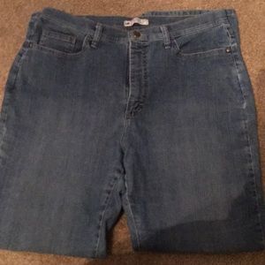 Women’s Lee jeans! 👖